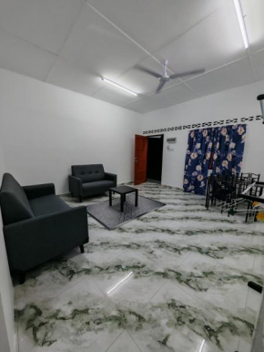 HOMESTAY BANTING #5, ISLAM, 1BILIK-6PAX, #BILIK1# 3Bed-2TilamYoga-1Aircon, #HALL# Sofa-Kipas-Tv-Iron, #DAPUR# Stove-Kettle-PeriukNasi, #NO TOWEL